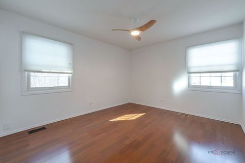 Tiny photo for 915 Plum Grove Circle, Buffalo Grove, IL 60089 (MLS # 12550059)