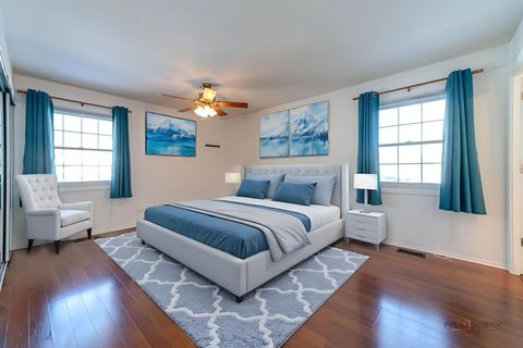 Tiny photo for 915 Plum Grove Circle, Buffalo Grove, IL 60089 (MLS # 12550059)