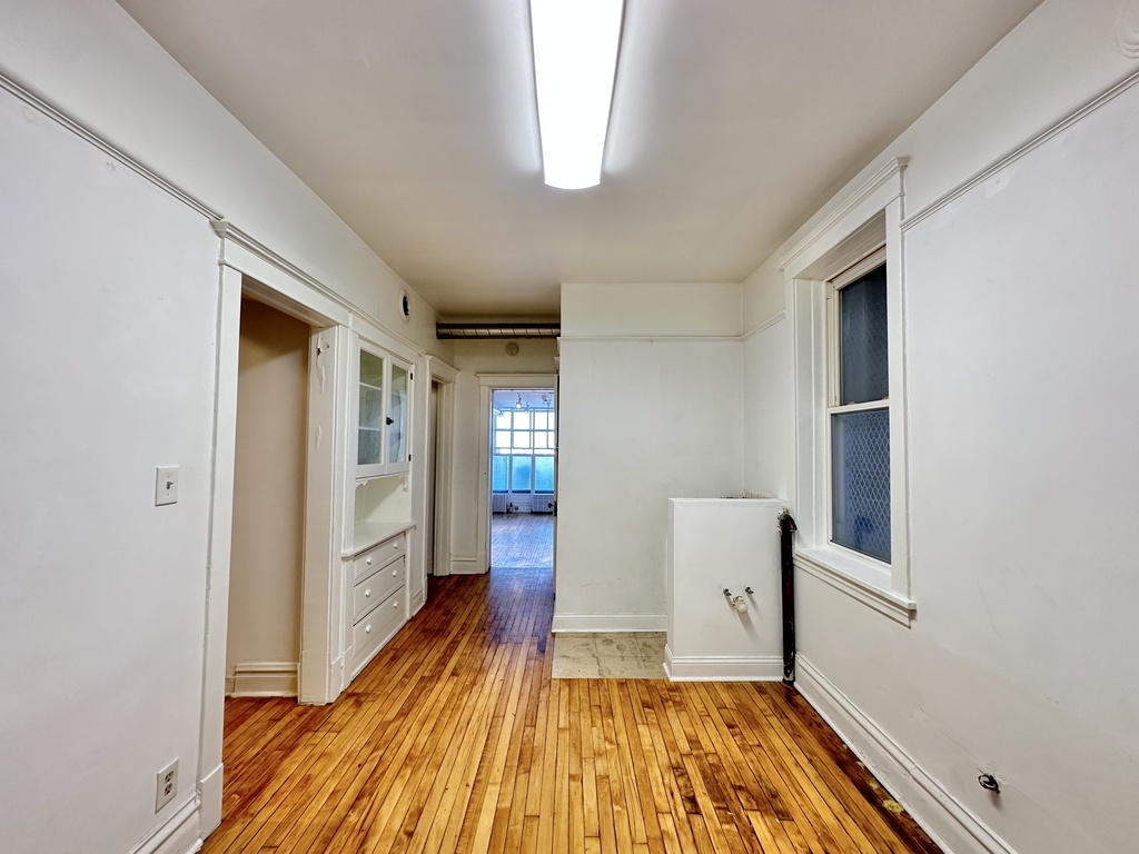 3422 N LINCOLN Avenue STORE