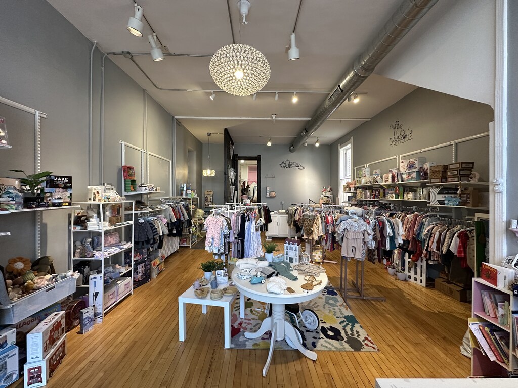 3422 N LINCOLN Avenue STORE