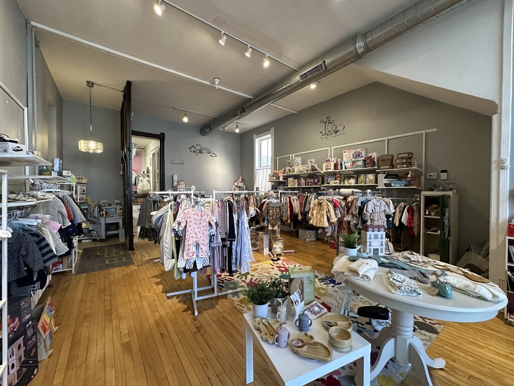 3422 N LINCOLN Avenue STORE