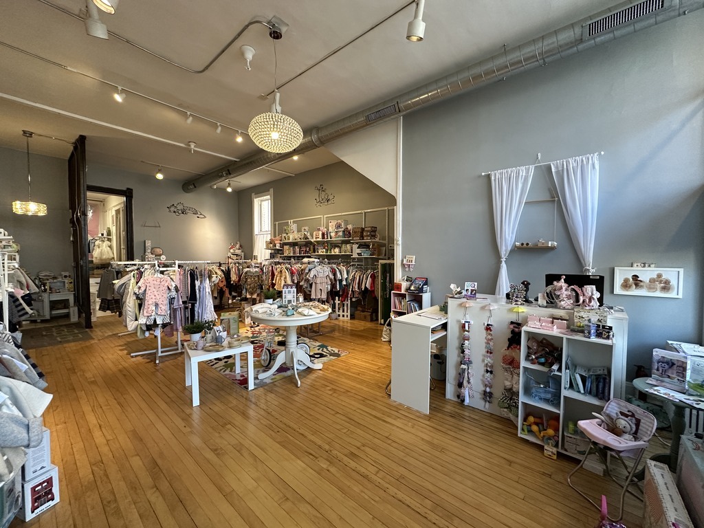 3422 N LINCOLN Avenue STORE