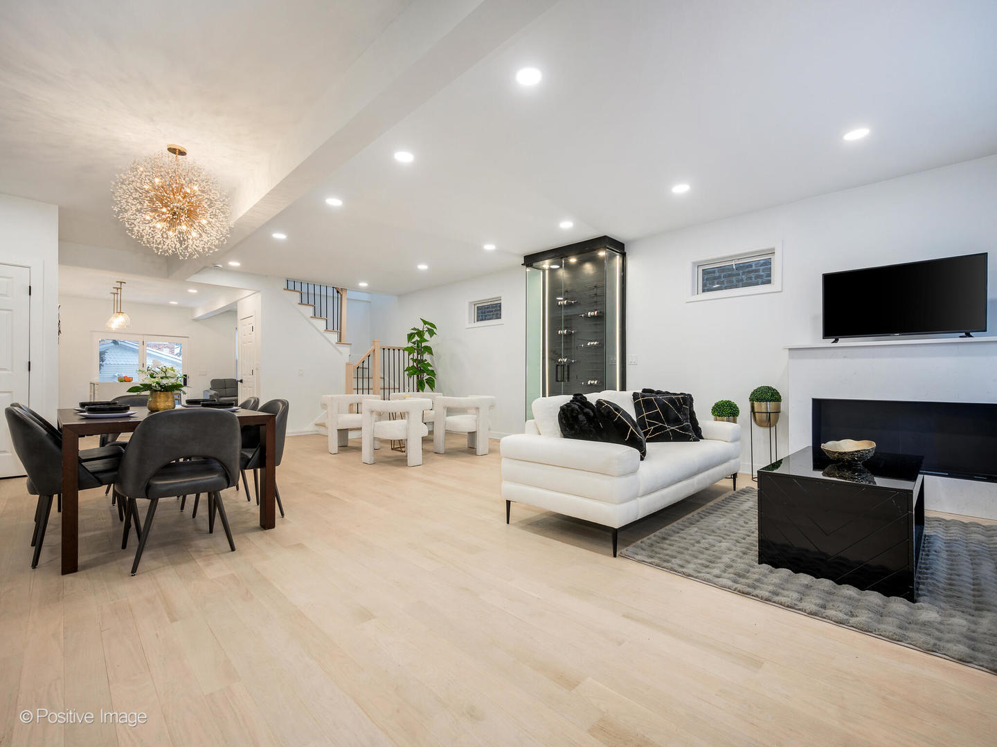 , Chicago, IL, 60657 3 75960959