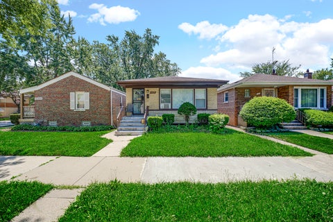 Photo of 1105 W 123rd Street, Calumet Park, IL 60827 (MLS # 12700094)