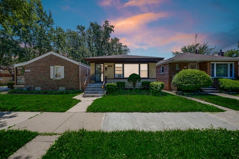 Tiny photo for 1105 W 123rd Street, Calumet Park, IL 60827 (MLS # 12700094)