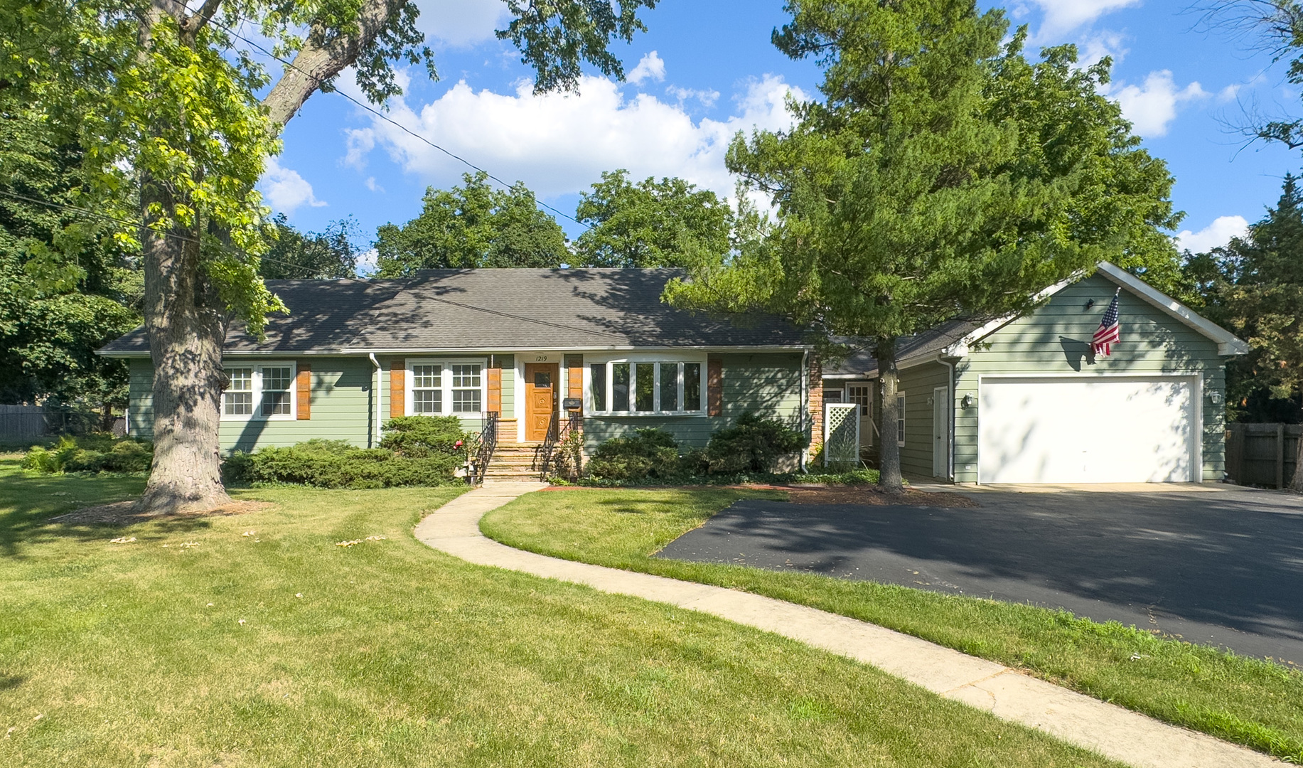 1219 Golf Lane
