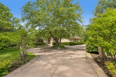 Tiny photo for 1191 Hunters Lane, Libertyville, IL 60048 (MLS # 12684921)