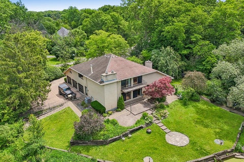 Photo of 1191 Hunters Lane, Libertyville, IL 60048 (MLS # 12684921)