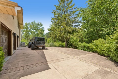Tiny photo for 1191 Hunters Lane, Libertyville, IL 60048 (MLS # 12684921)