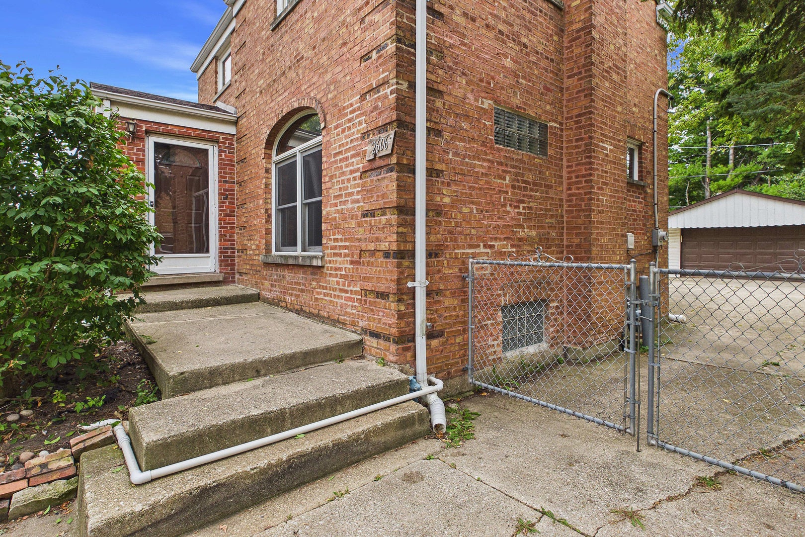 2606 Elder Lane
