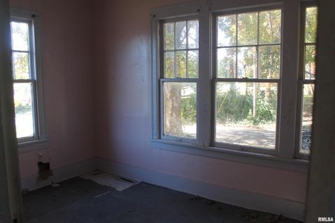 Tiny photo for 407 S Beveridge Street, Carbondale, IL 62901 (MLS # EB458806)