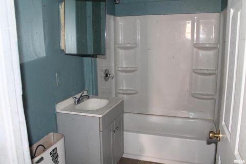 Tiny photo for 407 S Beveridge Street, Carbondale, IL 62901 (MLS # EB458806)