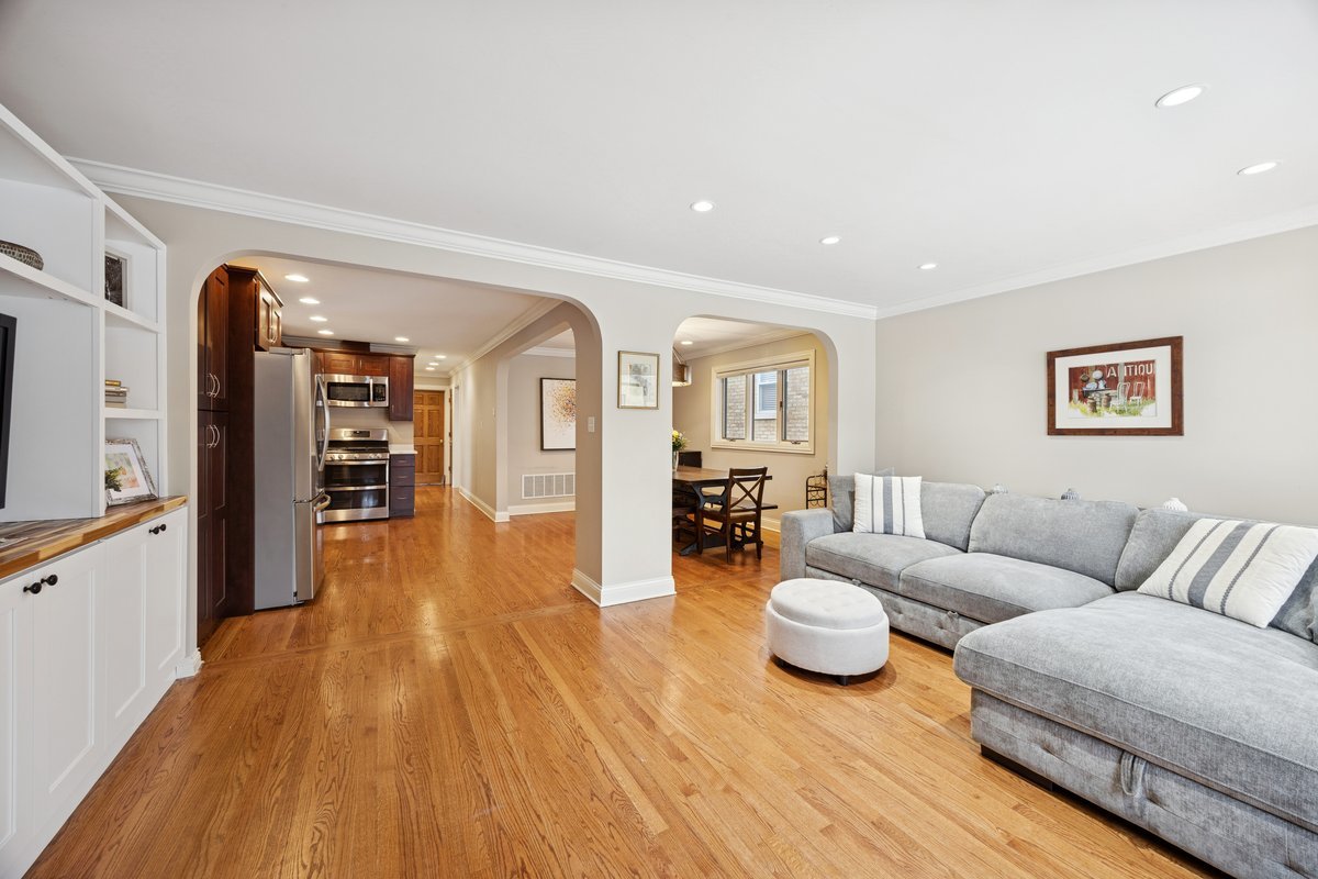 6530 N Oliphant Avenue