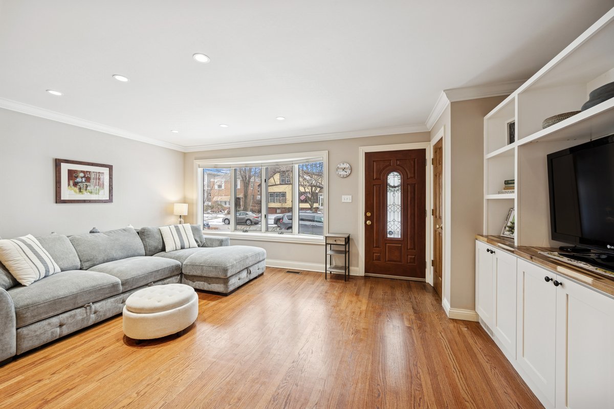 6530 N Oliphant Avenue