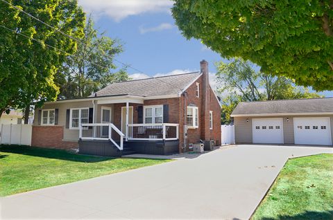 Photo of 305 E 12th Street, Streator, IL 61364 (MLS # 12485494)