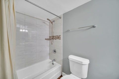 Tiny photo for 1331 S Finley Road #212, Lombard, IL 60148 (MLS # 12782638)