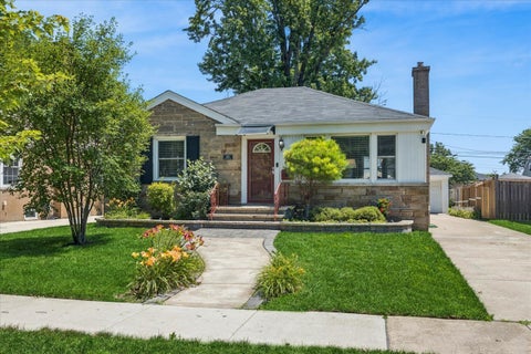 Photo of 1871 Hawthorne Avenue, Westchester, IL 60154 (MLS # 12748888)