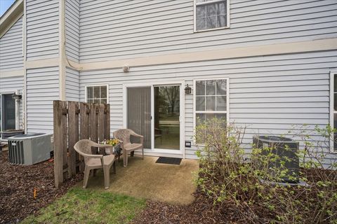 Tiny photo for 1099 Quaker Hill Court #1099, Elgin, IL 60120 (MLS # 12617370)