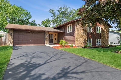 Photo of 6702 Pershing Court, Woodridge, IL 60517 (MLS # 12587291)