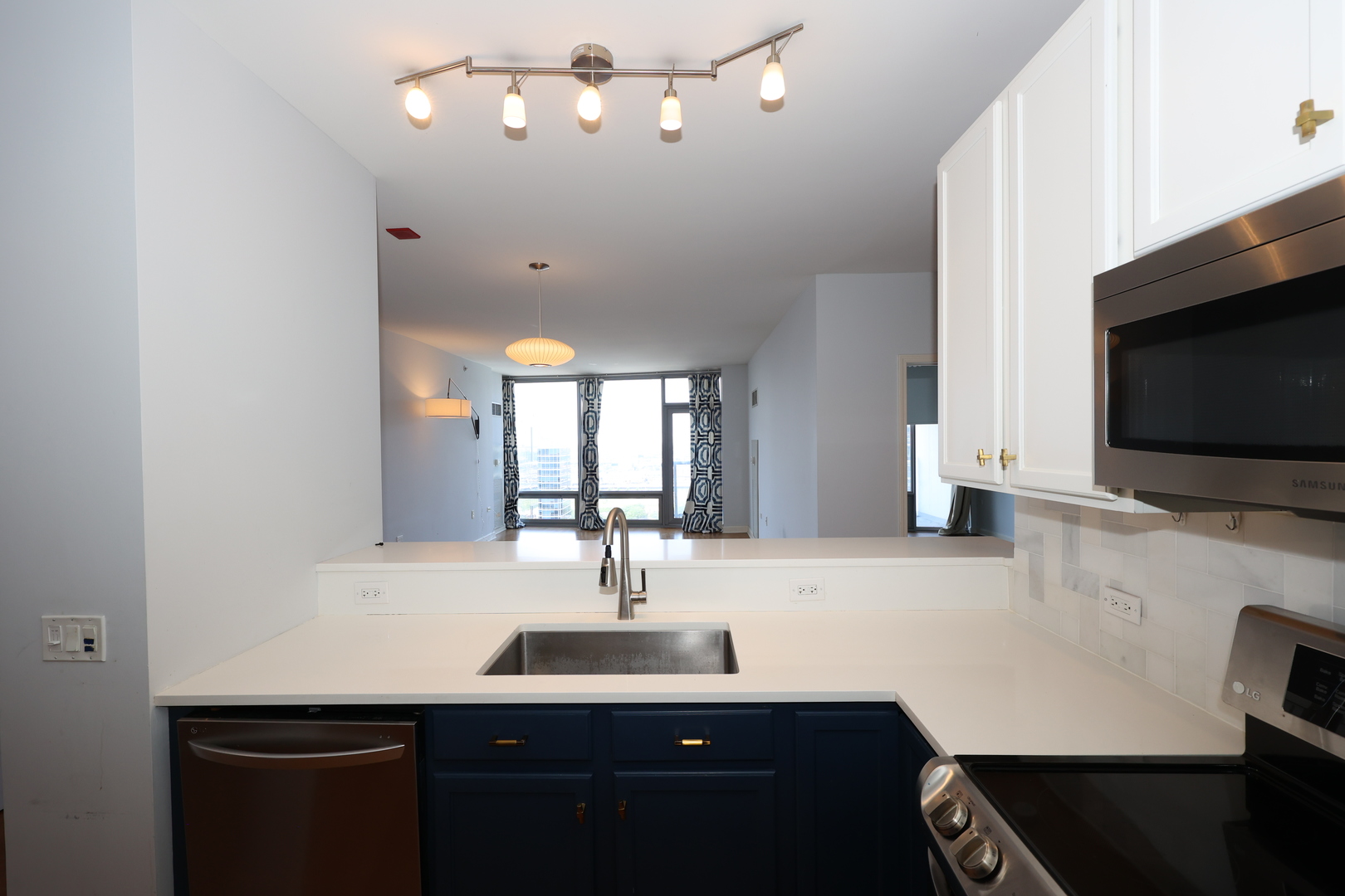 100 E 14th Street 2409