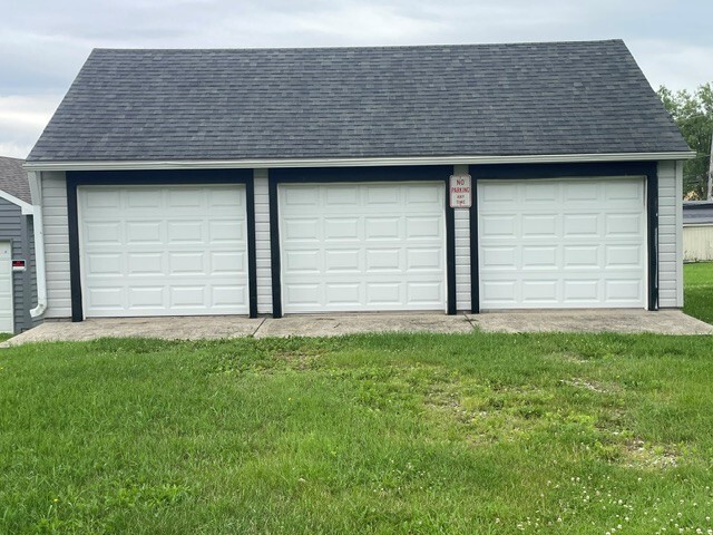 Photo 1 of 8 — 1010 Kimball Avenue Garage, Woodstock, IL 60098