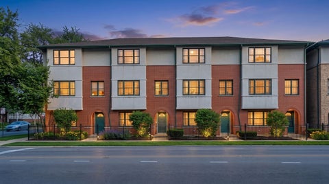 Tiny photo for 821 N Harlem Avenue, Oak Park, IL 60302 (MLS # 12764277)