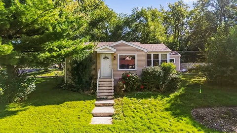 Photo of 1118 Sycamore Street, Lake In The Hills, IL 60156 (MLS # 12776236)