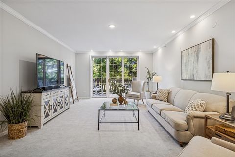 Tiny photo for 940 Augusta Way #304, Highland Park, IL 60035 (MLS # 12505712)