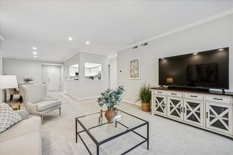 Tiny photo for 940 Augusta Way #304, Highland Park, IL 60035 (MLS # 12505712)