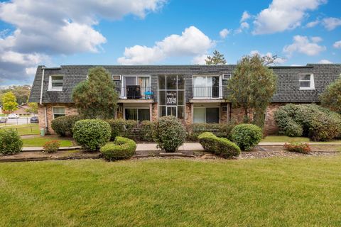 Photo of 10148 S 84th Terrace #215, Palos Hills, IL 60465 (MLS # 12497909) Photo of 10148 S 84th Terrace #215, Palos Hills, IL 60465 (MLS # 12497909)