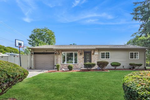 Photo of 168 Bedford Road, Bolingbrook, IL 60440 (MLS # 12477461)