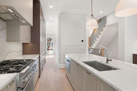 Tiny photo for 1302 W Newport Avenue #1, Chicago, IL 60657 (MLS # 12622104)