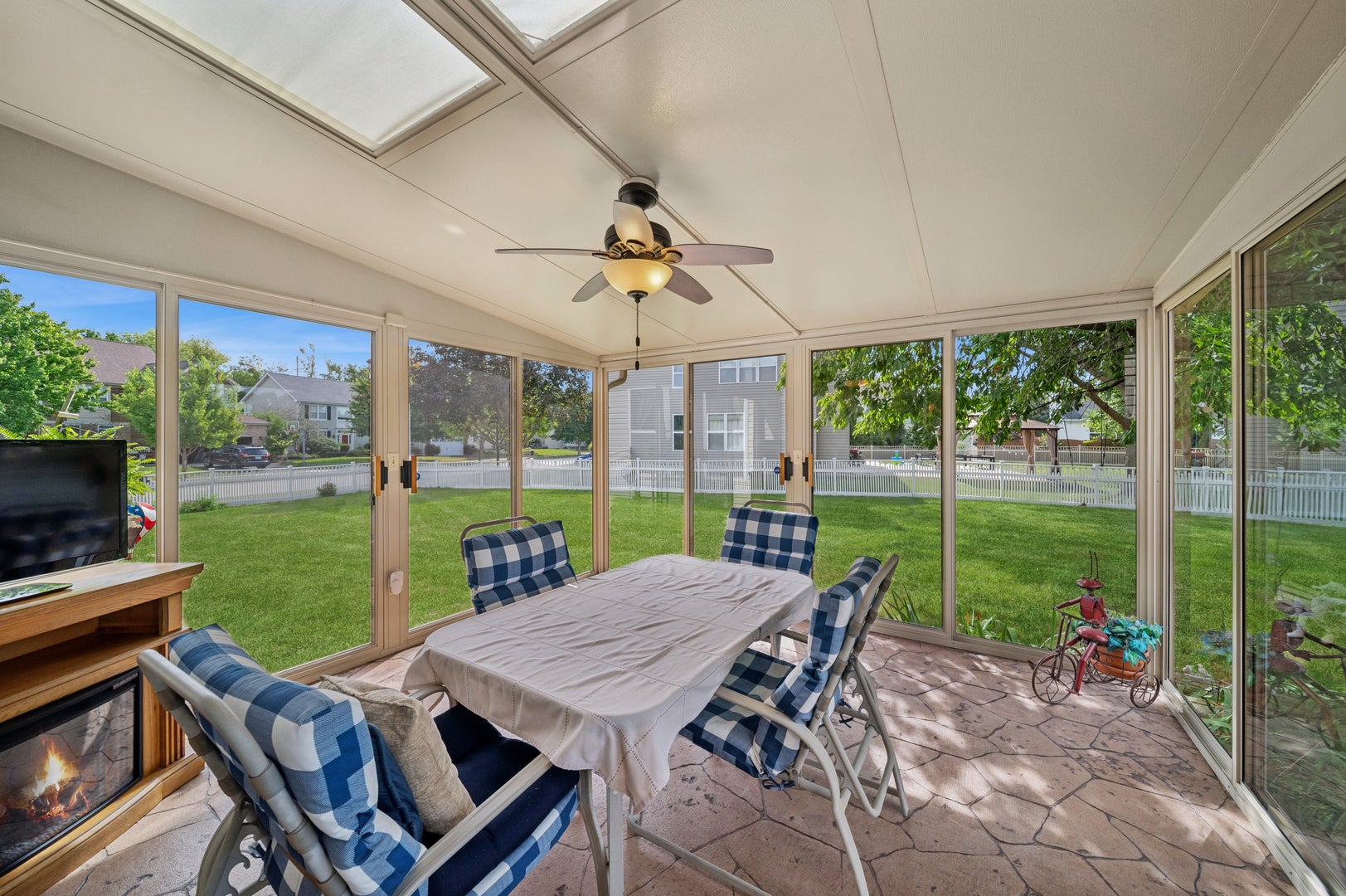 1943 Flagstone Lane