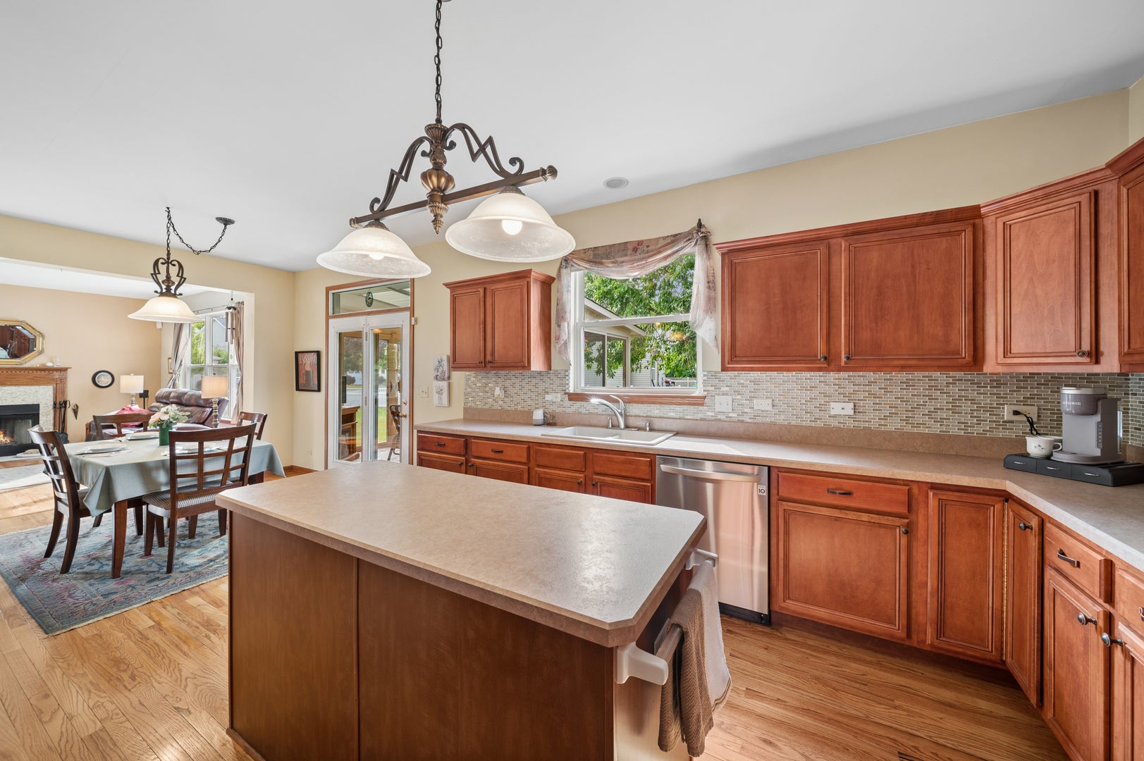 1943 Flagstone Lane