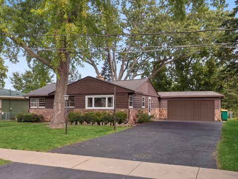 Photo of 70 Center Avenue, Wheeling, IL 60090 (MLS # 12461879)