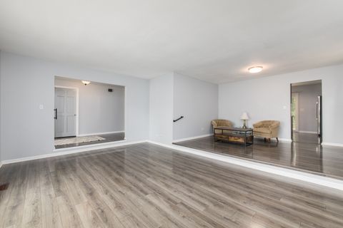 Tiny photo for 133 W King George Court, Palatine, IL 60067 (MLS # 12575597)