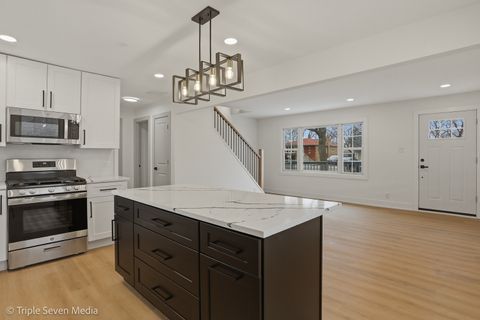 Tiny photo for 5831 W 81st Place, Burbank, IL 60459 (MLS # 12590274)