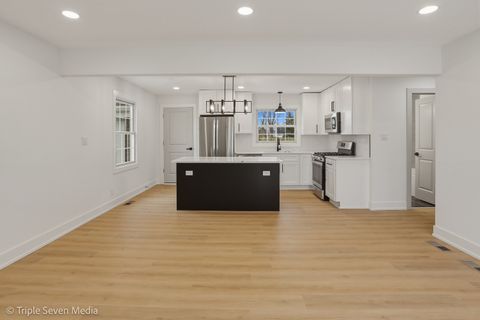 Tiny photo for 5831 W 81st Place, Burbank, IL 60459 (MLS # 12590274)