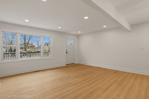 Tiny photo for 5831 W 81st Place, Burbank, IL 60459 (MLS # 12590274)