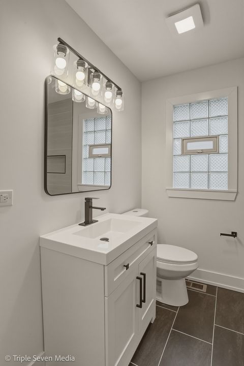 Tiny photo for 5831 W 81st Place, Burbank, IL 60459 (MLS # 12590274)