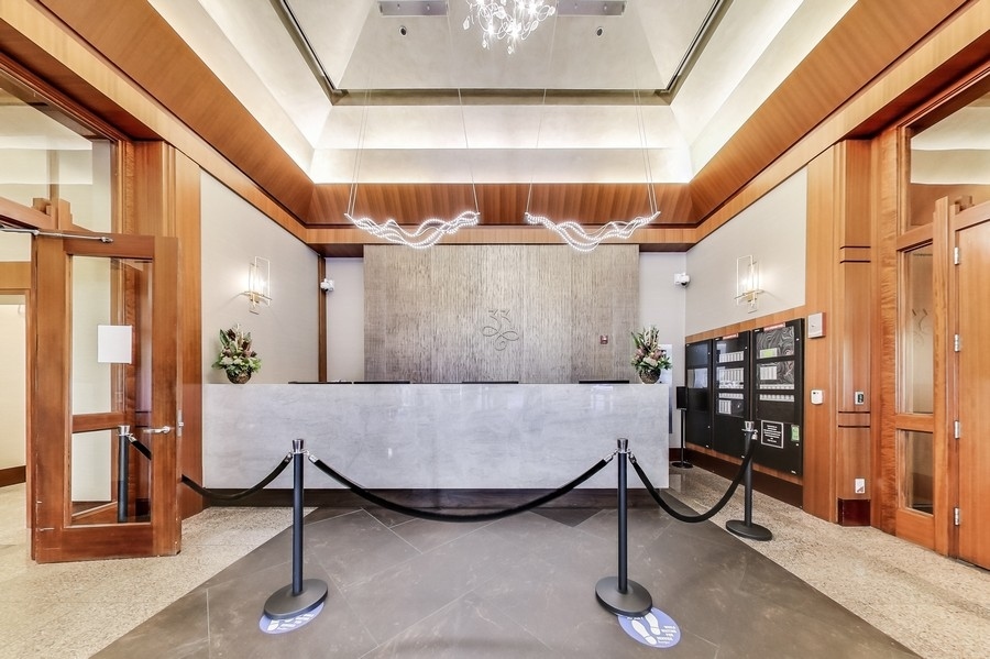 33 W Ontario Street 27F