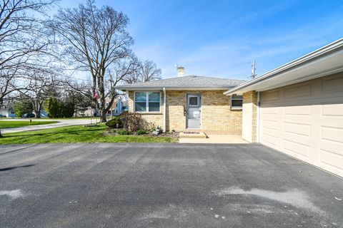 Tiny photo for 3877 Grandview Avenue, Gurnee, IL 60031 (MLS # 12624064)