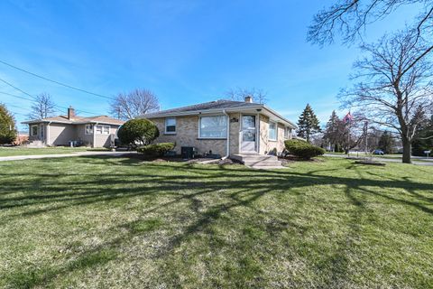 Tiny photo for 3877 Grandview Avenue, Gurnee, IL 60031 (MLS # 12624064)