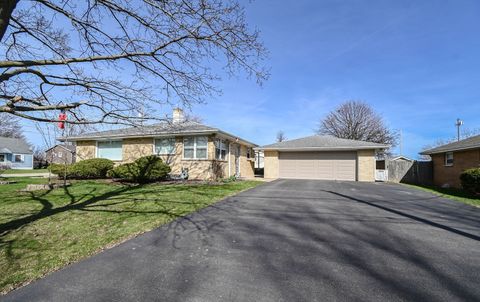 Tiny photo for 3877 Grandview Avenue, Gurnee, IL 60031 (MLS # 12624064)