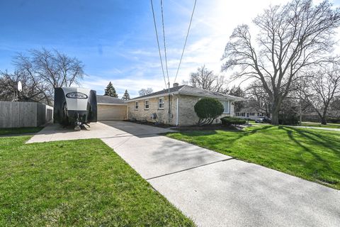 Tiny photo for 3877 Grandview Avenue, Gurnee, IL 60031 (MLS # 12624064)