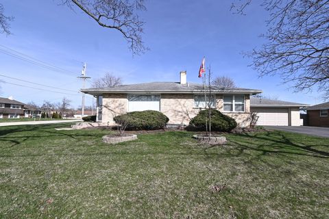 Photo of 3877 Grandview Avenue, Gurnee, IL 60031 (MLS # 12624064)