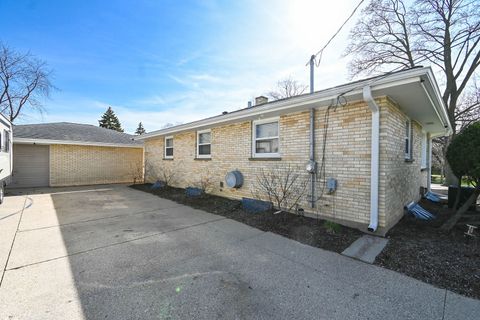Tiny photo for 3877 Grandview Avenue, Gurnee, IL 60031 (MLS # 12624064)