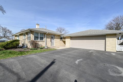 Tiny photo for 3877 Grandview Avenue, Gurnee, IL 60031 (MLS # 12624064)