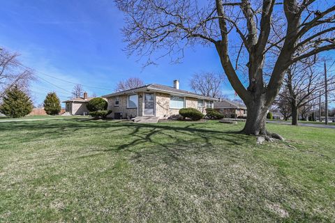 Tiny photo for 3877 Grandview Avenue, Gurnee, IL 60031 (MLS # 12624064)