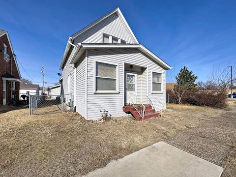 Tiny photo for 527 19th Avenue, Moline, IL 61265 (MLS # 12578564)
